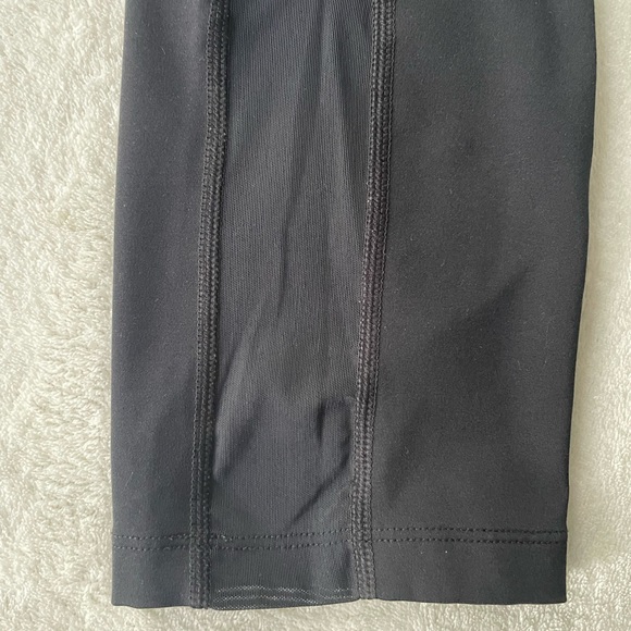 Nike - Cropped Leggings - Picture 3 of 5